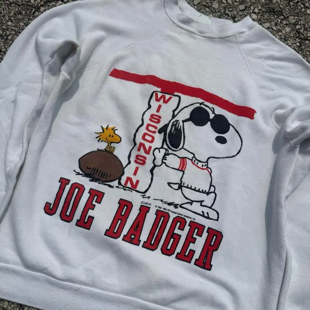 Vintage 1970s Artex Peanuts Wisconsin Joe Badger Snoopy Sweatshirt